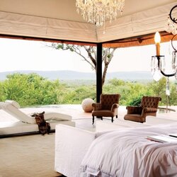 Molelo Suite (Family Presidential Suite)