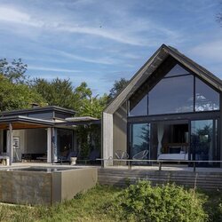 Kingston Treehouse + Lion Sands Ivory Suite