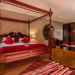 Luxury King Suite
