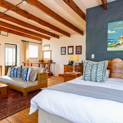 Frank Wightman Wood-Fired Hot Tub Cottage (Family Room)